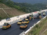 “臻心路面”再发力!公路工程集团机二南SG11标顺利完成沥青中面层试验段铺筑