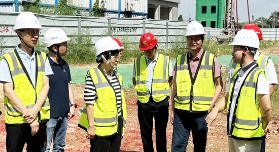 市交通运输局党组成员、驻局纪检监察组组长何晓带队赴国道G228线上横沥大桥拆除重建项目开展安全检查