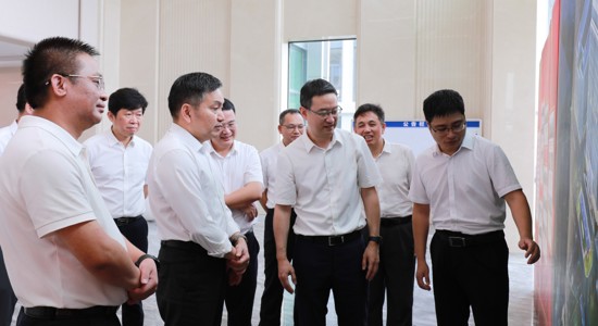 白云区区委副书记、区长邱之仲率队赴公路工程集团调研企业经营发展情况