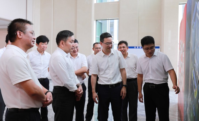 白云区区委副书记、区长邱之仲率队赴公路工程集团调研企业经营发展情况